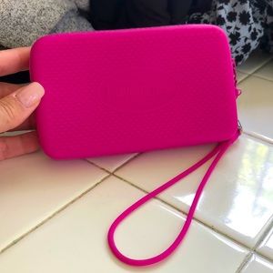 Havaianas beach wristlet!